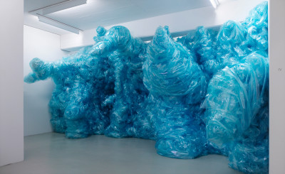 Hier kommt die Flut: »Ynx (Aus dem Blauen)«, 2013 (Courtesy Museum DKM; Foto: Achim Kukulies, Dusseldorf)