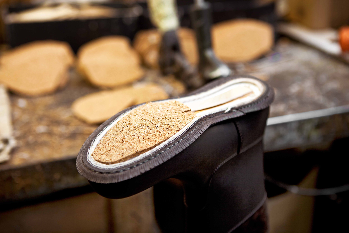 Der Maronibrater ist eine Fortentwicklung der lederbesetzten Filzstiefel von Waldarbeitern und Bergbauern, die damit der großen, lang anhaltenden Kälte trotzten. (Foto: Ludwig Reiter)