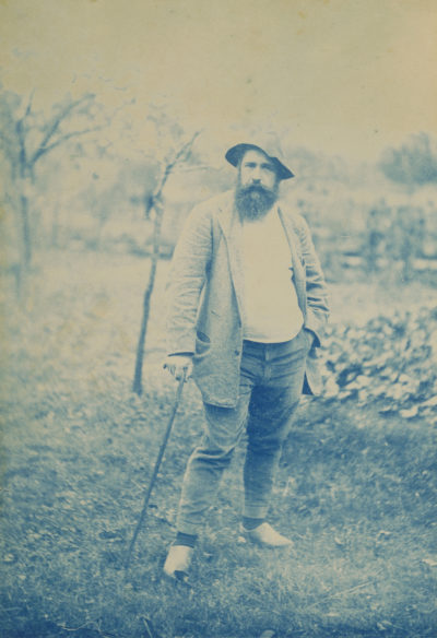 Claude Monet fotografiert von Theodore Robinson, 1888/90 (Foto: Terra Foundation for American Art, Chicago/Art Ressource, NY)
