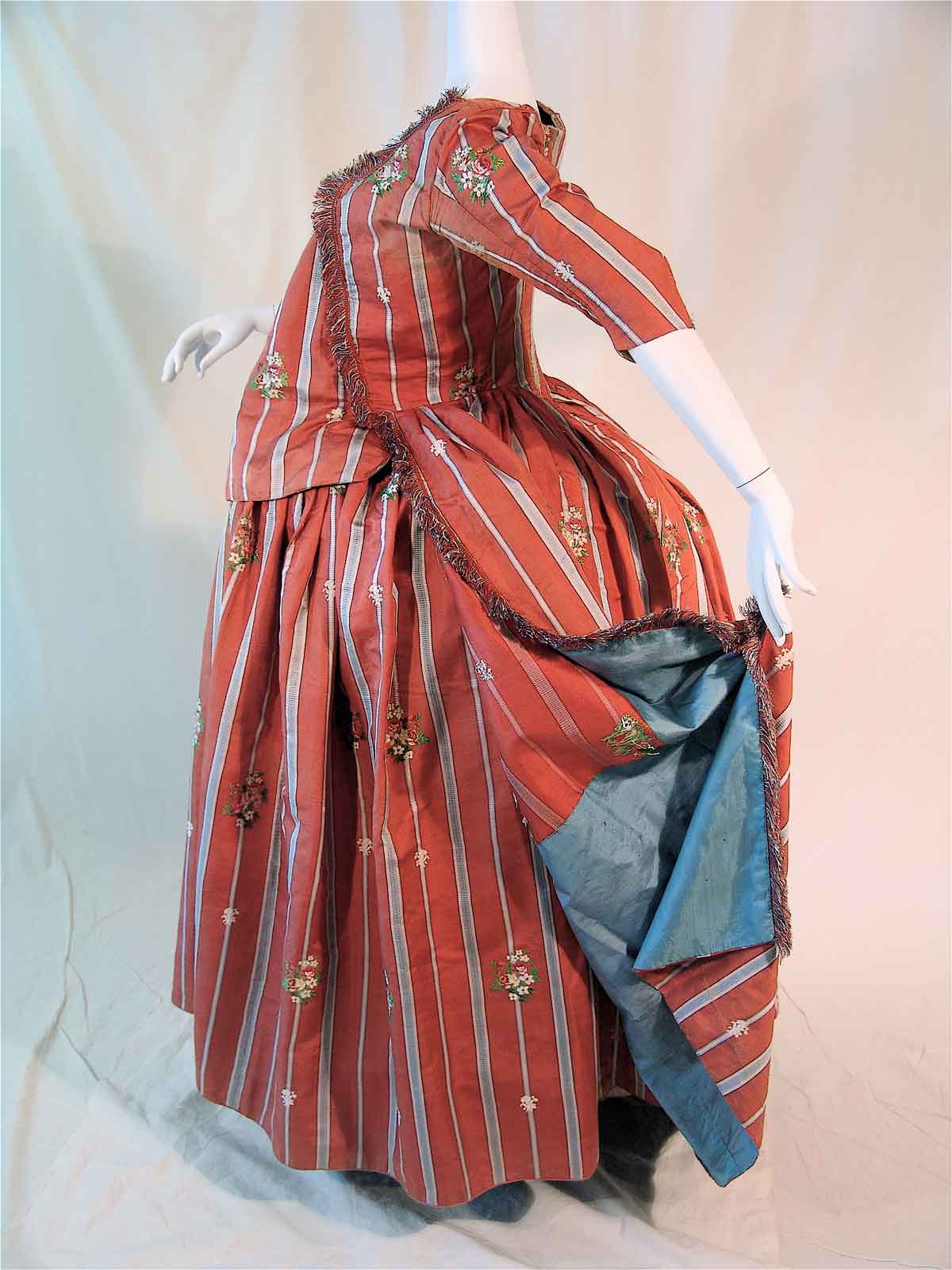französisches Schwangerschaftskleid aus Seidenbrokat, um 1775/80 (Foto: Galerie Ruf AG)