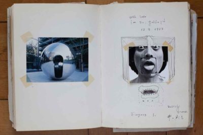 Bukichi Inoue war ein japanischer Architekt und Bildhauer und kam 1977, im selben Jahr wie der ­Schweizer Franz Gertsch und der Schotte Eduardo Paolozzi, ebenfalls Patienten, mit dem DAAD nach Berlin. Da Bukichi viele Objekte als Box gestaltete, brachte er auch seine eigenen Zähne in dieser Form ins Album (Foto: Nora Ströbel)