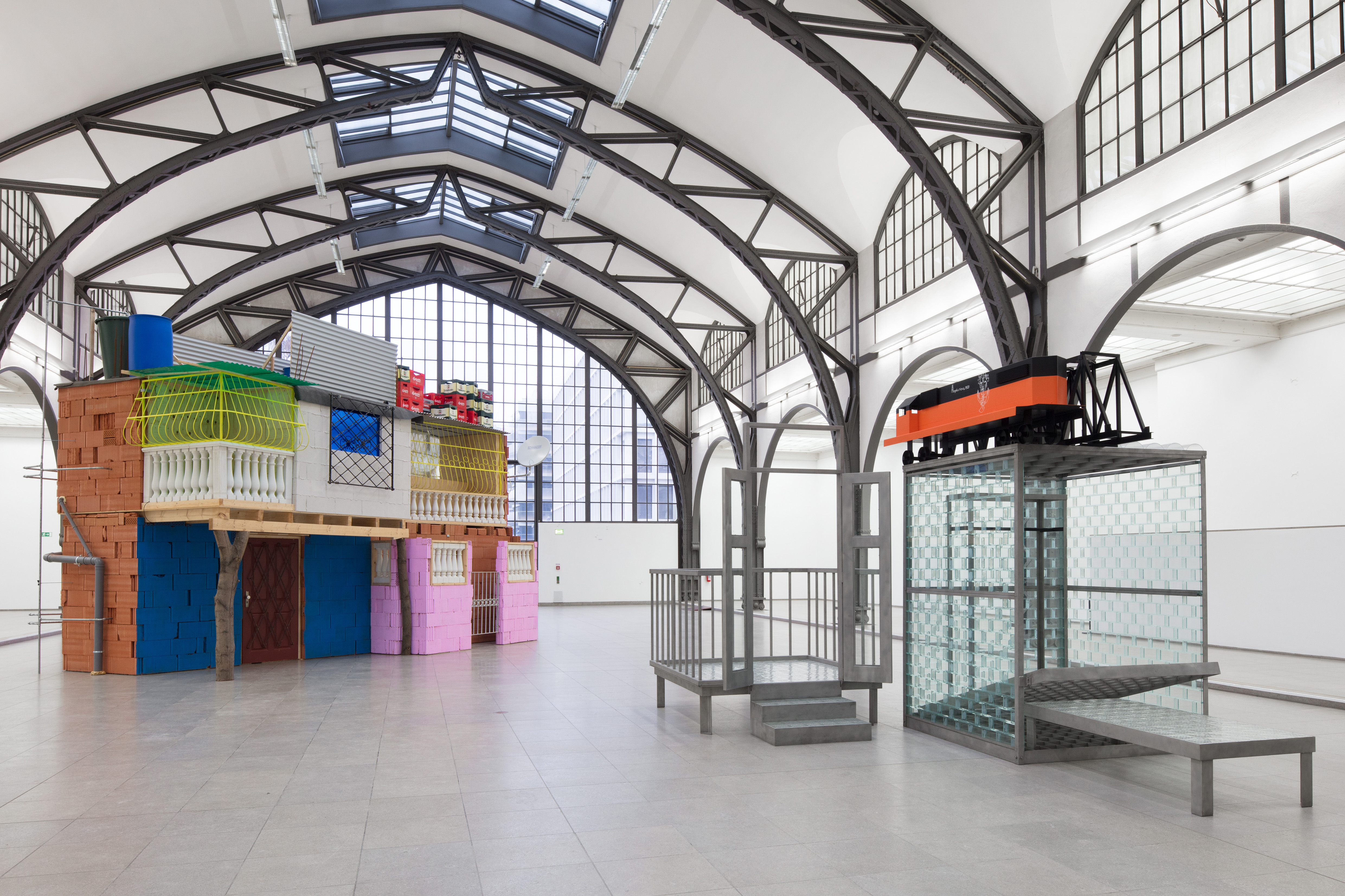 Ausstellungsansicht „Hello World. Revision einer Sammlung“ / Agora Hamburger Bahnhof – Museum für Gegenwart – Berlin, 2018 © Nationalgalerie – Staatliche Museen zu Berlin / Thomas Bruns