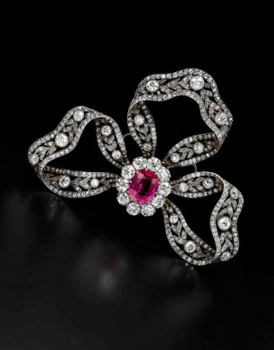 Diamantschleifen-Brosche, Royal Jewels from the Bourbon Parma Family, Foto: Sotheby's