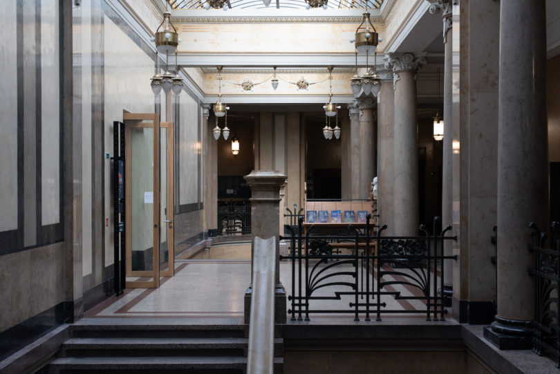 Blick in das Belle- Époque-Treppenhaus der 1905 eröffneten Universitätsbibliothek Heidelberg, Foto: Peter Wolff für WELTKUNST