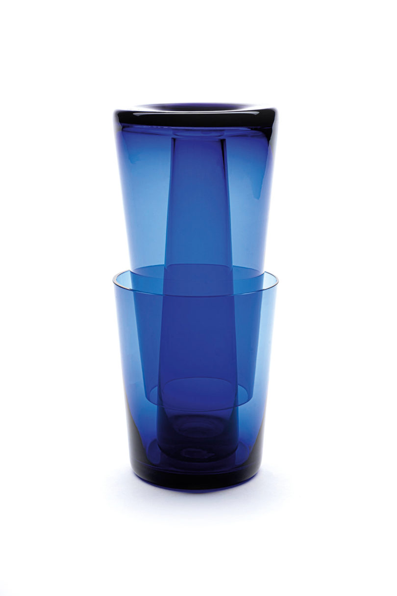 Blaues Vasen-Terzett nach einem Entwurf Wilhelm Wagenfelds