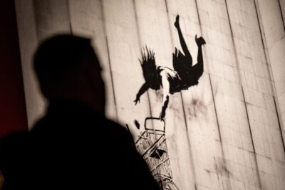 Banksy: Stoppschild mit Drohnen von Unbekannten entfernt