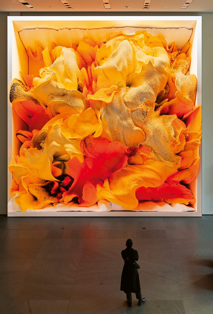 Der Medienkünstler Refik Anadol trainierte sein KI-Kunstwerk „Unsupervised, The Museum of Modern Art“ mit den Bildern der Institution. Das Werk wurde im MoMA ausgestellt und jüngst angekauft. © Robert Gerhardt/2023 The Museum of Modern Art