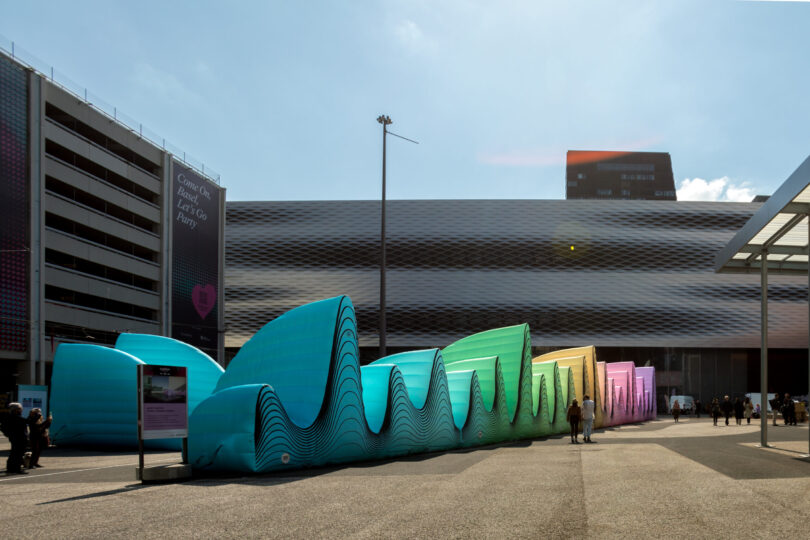 Fotografie der Installation von Claudia Comte auf dem Messeplatz in Basel © Basel Tourismus