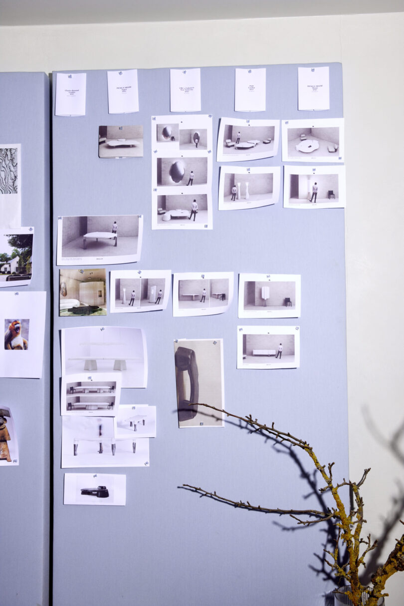 Moodboard mit Entwürfen in ihrer Werkstatt in Berlin-Pankow