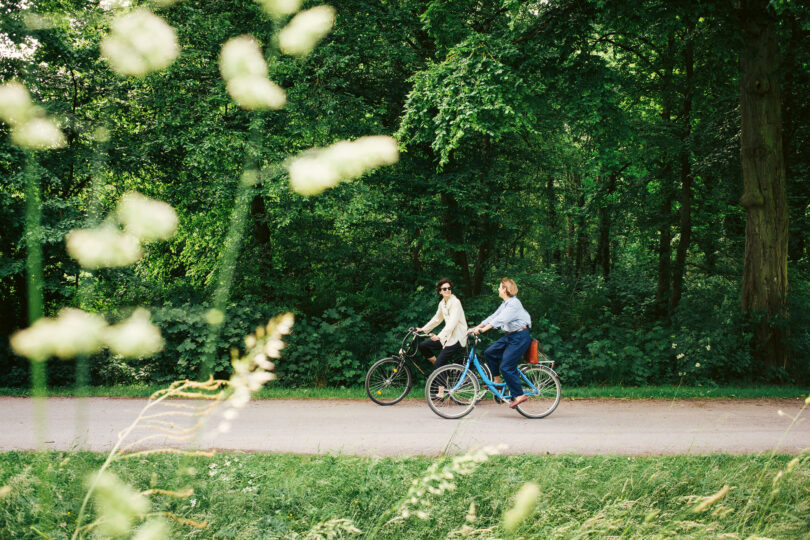 Die Fahrradtour durch den Park an der Ilm mit Ulrike Theusner und Lisa Zeitz
