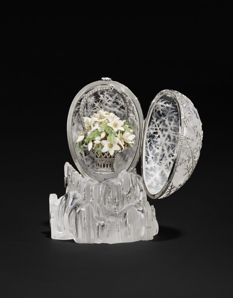 „A magnificent and highly important imperial winter egg“ von Fabergé.