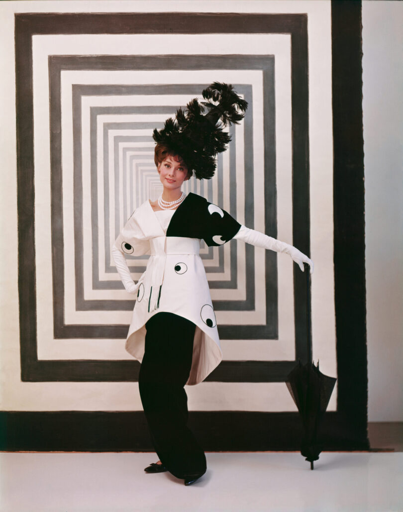 Audrey Hepburn spielt „My Fair Lady“, 1963 – und mit seiner Mischung aus Sixties und Belle Époque bekam Cecil Beaton den Oscar als Kostüm- und Bühnenbildner.