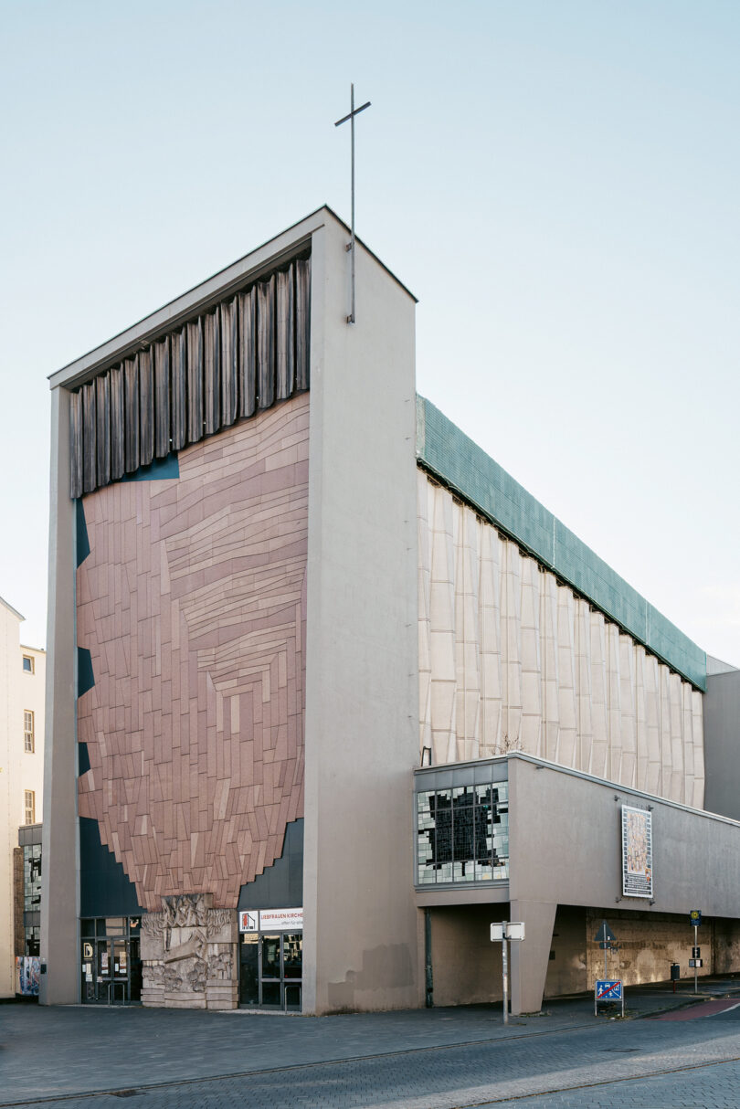 Liebfrauenkirche in Duisburg, einer der zwölf Biennale-Orte
