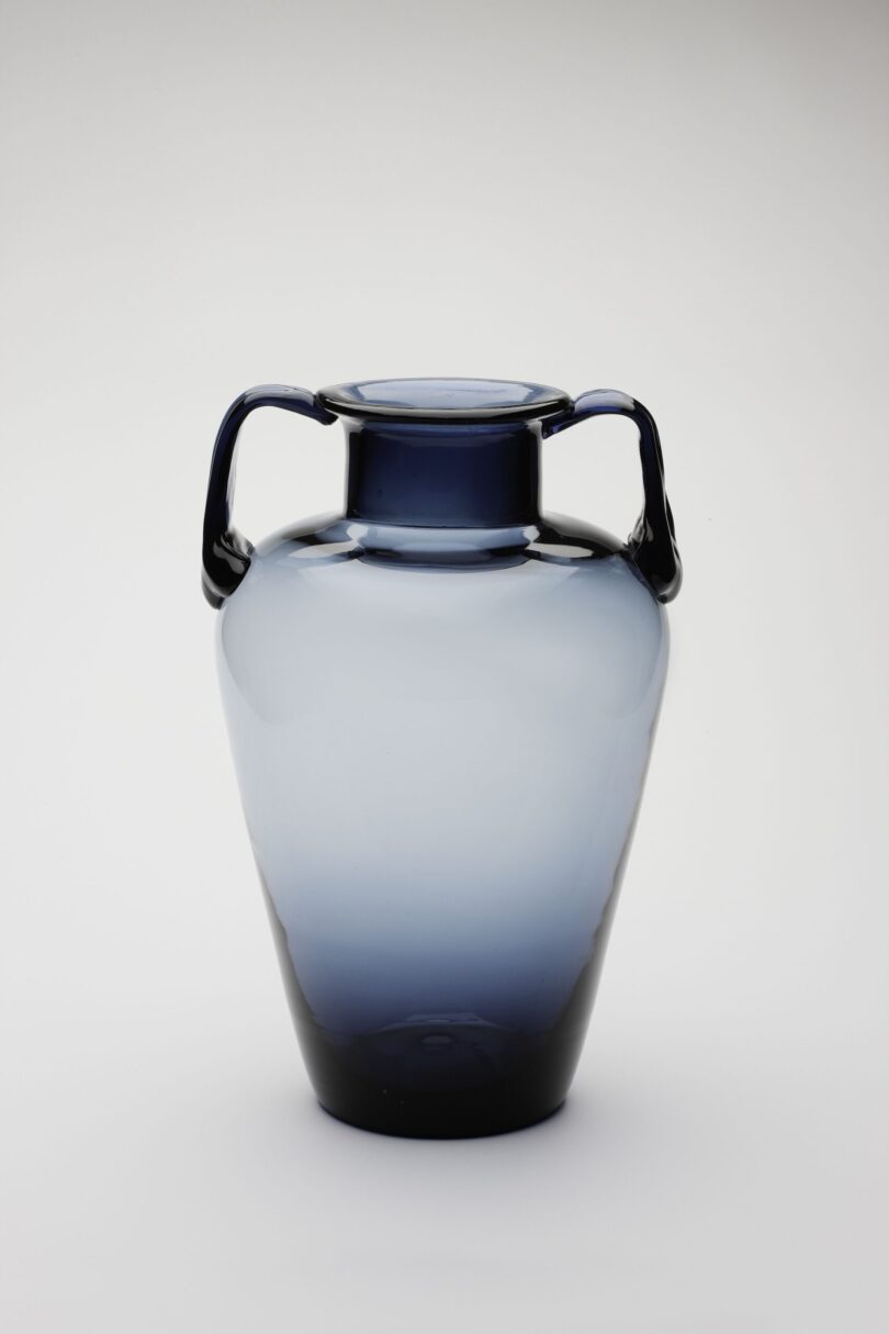 Wilhelm Wagenfelds Bodenvase „München“ in der Ausstellung zur NS-Kunst in Leipzig