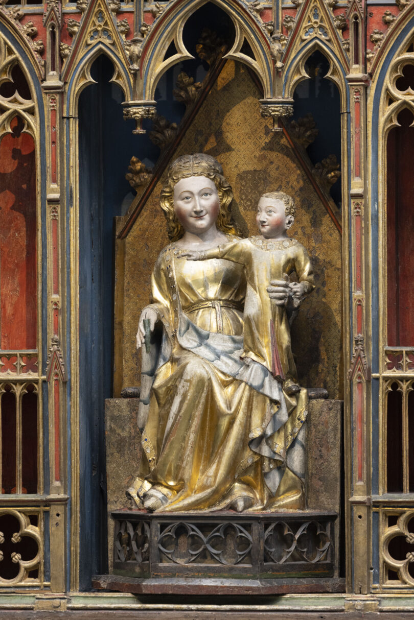 „Die Thronende Muttergottes“ (um 1320/1330) - auch bekannt als „Altenberger Madonna“ aus dem Altenberger Altar, ist im Städel-Museum zu sehen. Damit kehrt die zentrale Figur in den Altenberger Altar zurück, der sich im Städel befindet.