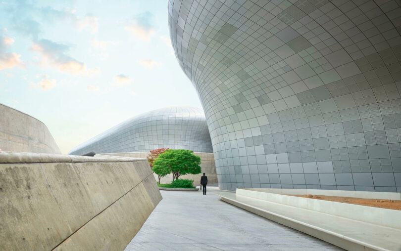 Der futuristische Dongdaemun Design Plaza, etnworfen von der verstorbenen Stararchitektin Zaha Hadid