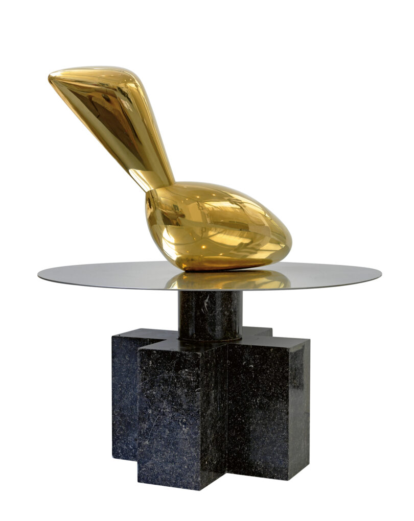 Bei „Leda“ aus dem Jahr 1926 verschmelzen der männliche Schwan und die weibliche Protagonistin aus dem Mythos. Oft schuf Brancusi besondere Sockel, wie hier aus Marmor, Granit und Neusilber