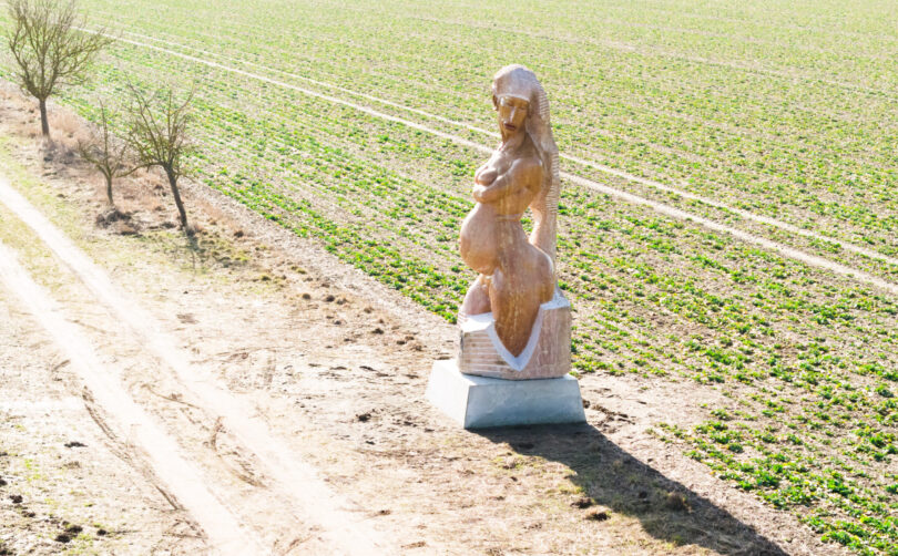 Die Statue „Mea Dea