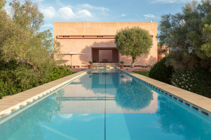 Das Neuendorf House auf Mallorca mit großem Swimmingpool