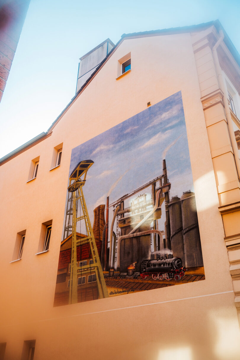 Ein Wandgemälde auf der Bochumer Straße in Gelsenkirchen zeige alte Industriegebäude