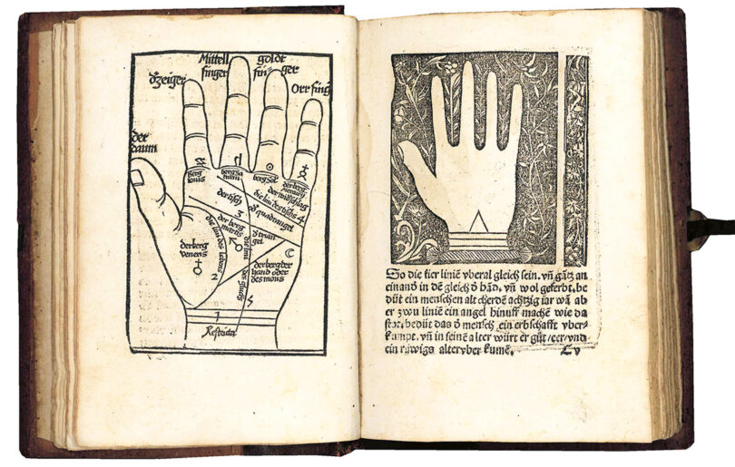 Doppelseite aus dem Buch mit Darstellungen von Händen